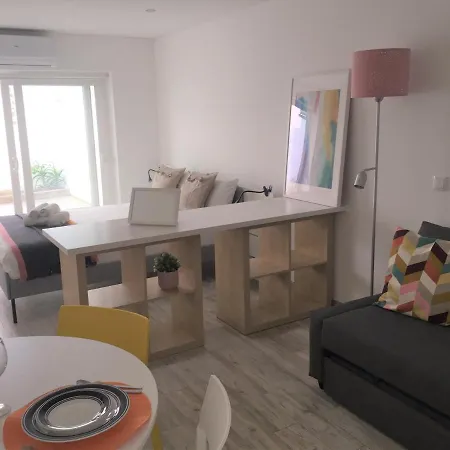 Tomarhousing - Old Town Apartment *